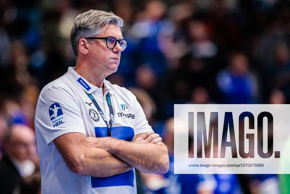 Runar Sigtryggsson HSG Wetzlar, Coach GER, TBV Lemgo Lippe vs HSG Wetzlar, Handball, 1 Bundesliga, Matchday 19, Season 2025 2026, 26 12 2025 GER, TBV Lemgo Lippe vs HSG Wetzlar, Handball, 1 Bundesliga, Matchday 19, Season 2025 2026, 26 12 2025 Lemgo