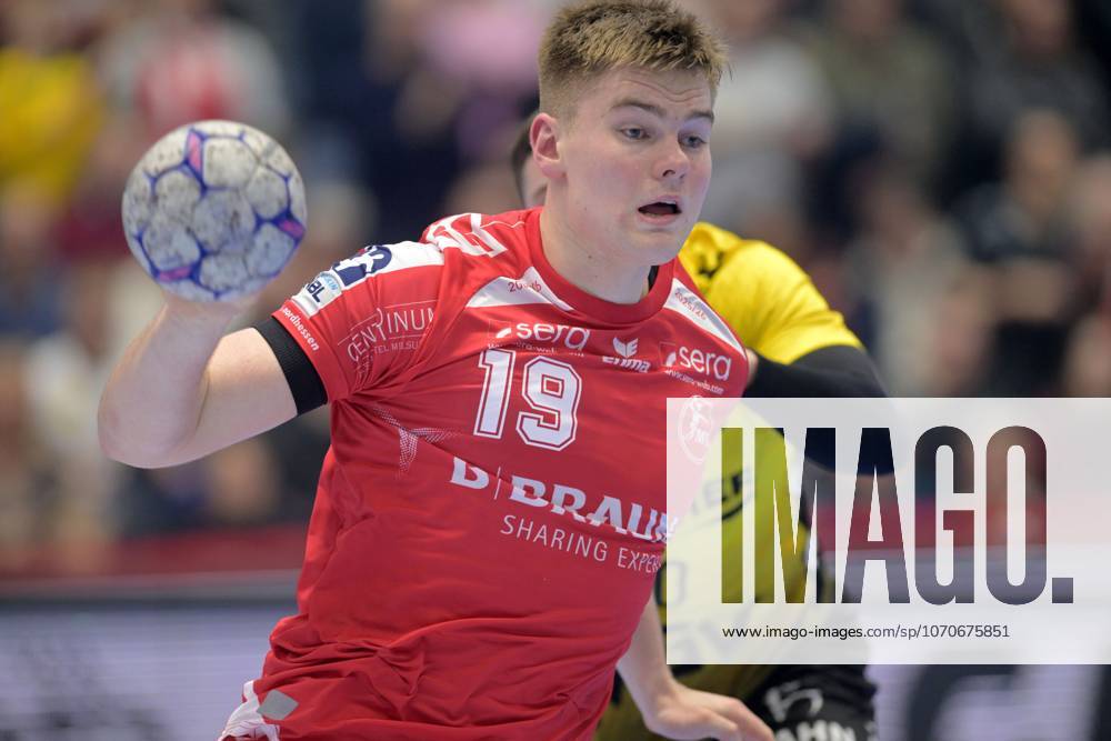 Reynir Thor Stefansson MT Melsungen 19 on the ball , GER, MT Melsungen TVB 1898 Stuttgart, Handball, 1 Bundesliga, Matchday 19, Season 2025 2026, 26 12 2025, GER, MT Melsungen TVB Stuttgart, Handball, 1 Bundesliga, Matchday 19, Season 2025 2026, 26 12 2025 Kassel
