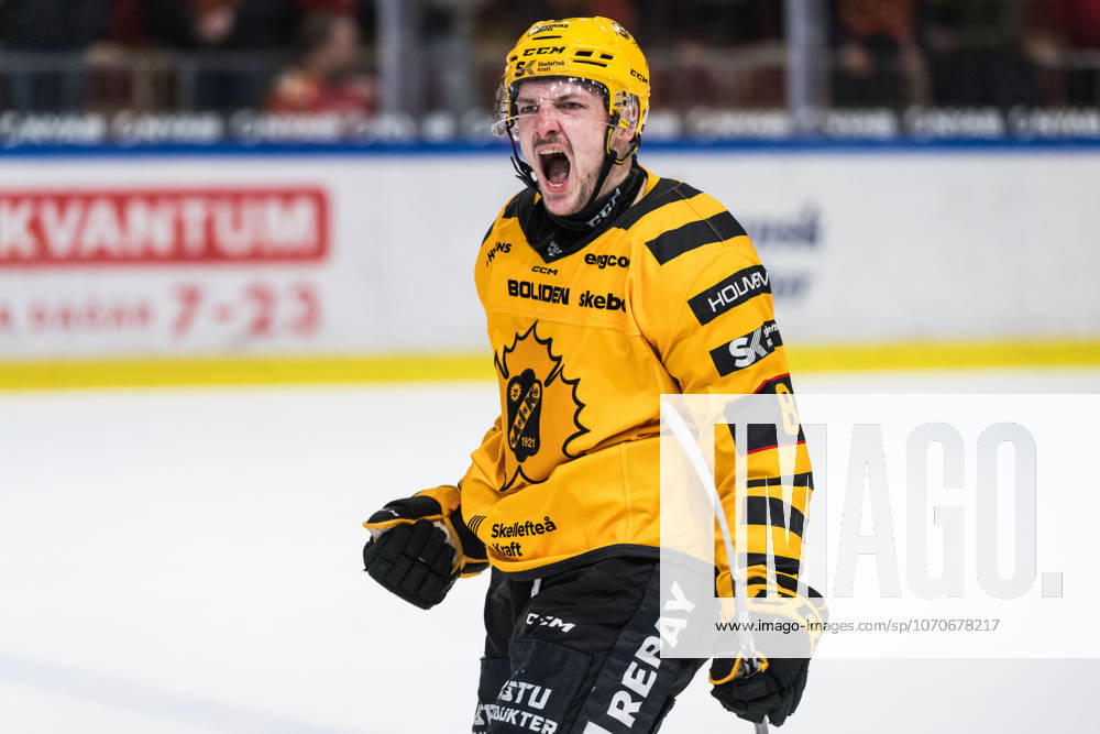Skellefteas Oliver Okuliar cheers after 2 2 during the ice hockey match in SHL between Lulea and Skelleftea on December 26, 2025 in Lulea