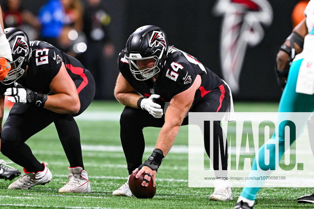 ATLANTA, GA - OCTOBER 26: Atlanta center Ryan Neuzil (64) prepares to snap the ball during the NFL, American Football Herren, USA game between the Miami Dolphins and the Atlanta Falcons on October 26th, 2025 at Mercedes-Benz Stadium in Atlanta, GA. (Photo by Rich von Biberstein Icon Sportswire) NFL: OCT 26 Dolphins at Falcons Icon251026119