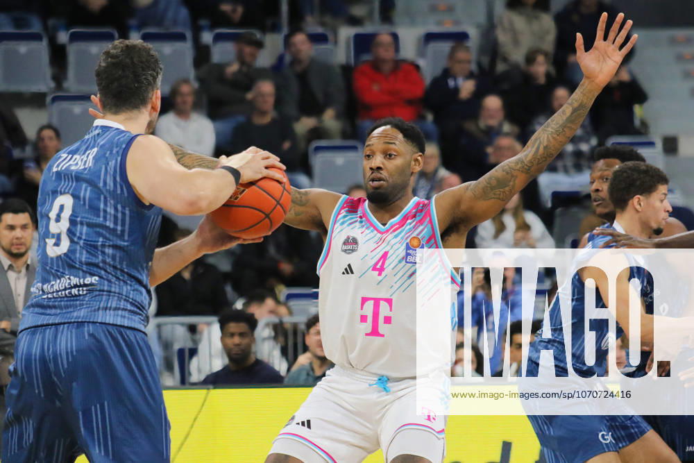 V li Paul Zipser MLP Academics Heidelberg, 9 , Telekom Baskets Bonn, 4 GER, MLP Academics Heidelberg vs Telekom Baskets Bonn, Basketball, easycredit Basketball Bundesliga, Matchday 12, Season, 2025 2026, 27 12 2025 GER, MLP Academics Heidelberg vs Telekom Baskets Bonn, Basketball, easycredit Basketball Bundesliga, Matchday 12, Season, 2025 2026, 27 12 2025 Mannheim