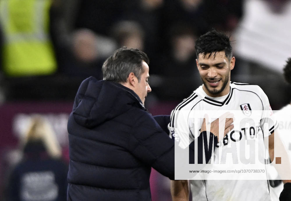 West Ham vs Fulham, Premier League Marco Silva (Fulham, Manager) congratulates scorer of the only goal Raul Jimenez (Fulham) at the end of the game during the West Ham vs Fulham Premier League match at the London Stadium Stratford. Stratford The London Stadium UK