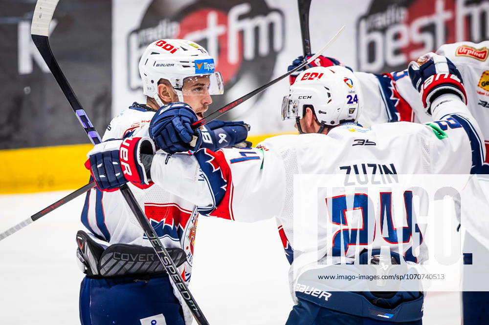 SLOVAN BRATISLAVA - HKM ZVOLEN Marek Hecl of Zvolen celebrates a goal with Peter Zuzin during Slovak Ice hockey, Eishockey Eishockey Tipsport liga match between HC Slovan Bratislava and HKM Zvolen at Ondrej Nepela Arena in Bratislava. Bratislava, Slovakia, December 28, 2025. Photo by Branislav Racko.