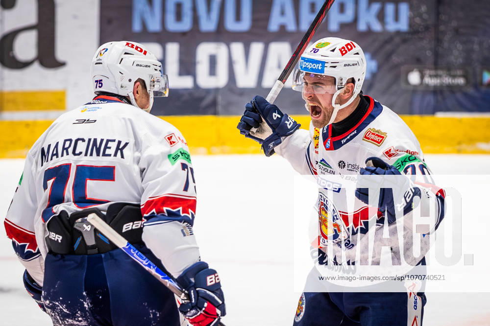 SLOVAN BRATISLAVA - HKM ZVOLEN Marek Hecl of Zvolen celebrates a goal with Patrik Marcinek during Slovak Ice hockey, Eishockey Eishockey Tipsport liga match between HC Slovan Bratislava and HKM Zvolen at Ondrej Nepela Arena in Bratislava. Bratislava, Slovakia, December 28, 2025. Photo by Branislav Racko.