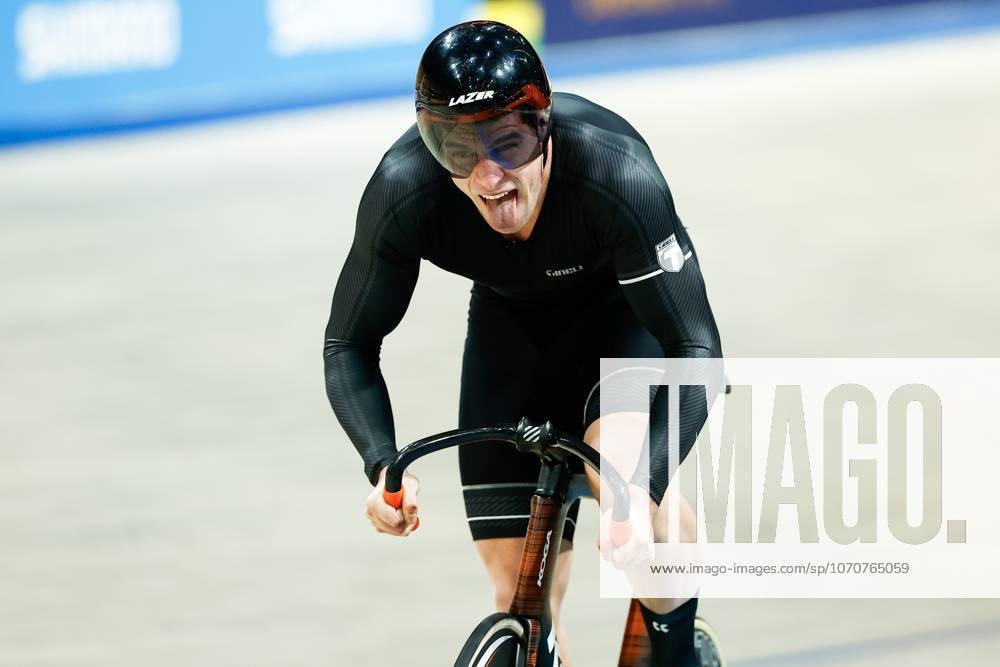 APELDOORN - Loris Leneman in action in the 250-meter standing start during the final day of the Dutch Track cycling, Rad, Radsport, Bahnrad, Bahn Championships at Omnisport Apeldoorn. ANP VINCENT JANNINK ANPxSportx IVx 545944293 originalFilename: 545944293