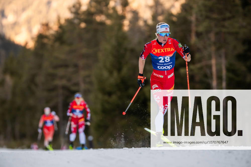 Astrid oyre Slind of Norway competes in the women s 10km classic technique interval start during day 2 of Tour de Ski on December 29, 2025 in Toblach Photo Maxim Thore BILDBYRAN kod MT MT0931 skidor cross country skiing langrenn tour de ski dam bbeng tour de ski 2025 2026 25 26 intervallstart norge