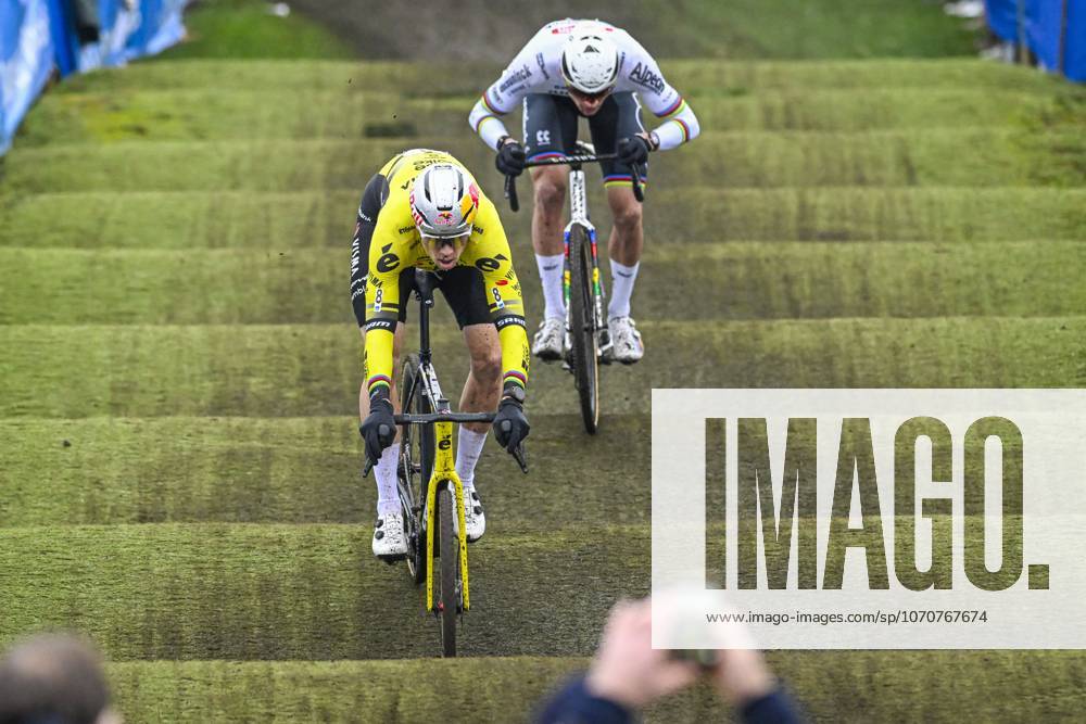 X2O Badkamers Trofee 2025-2026 Loenhout LOENHOUT, BELGIUM - DECEMBER 29 : Van Aert Wout (BEL) of Visma Lease A Bike and Van Der Poel Mathieu (NED) of Alpecin-Deceuninck in action during the 5th leg of the Azencross X2O Badkamers Trofee 2025-2026 a cyclocross race for Men Elite on December 29, 2025 in Loenhout, Belgium, 29 12 2025 ( Loenhout Belgium