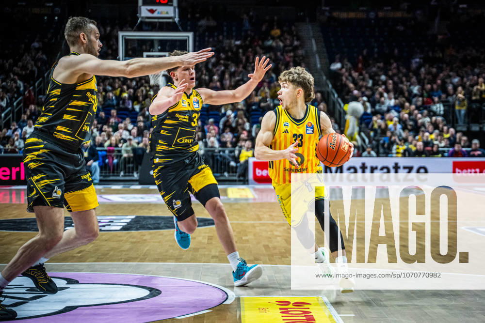 Basketball Berlin 29 12 2025 Season 2025 2026 EasyCredit BBL 1 Bundesliga Men, Men Alba Berlin MHP RIESEN Ludwigsburg bennet Hundt Alba Berlin, No 33