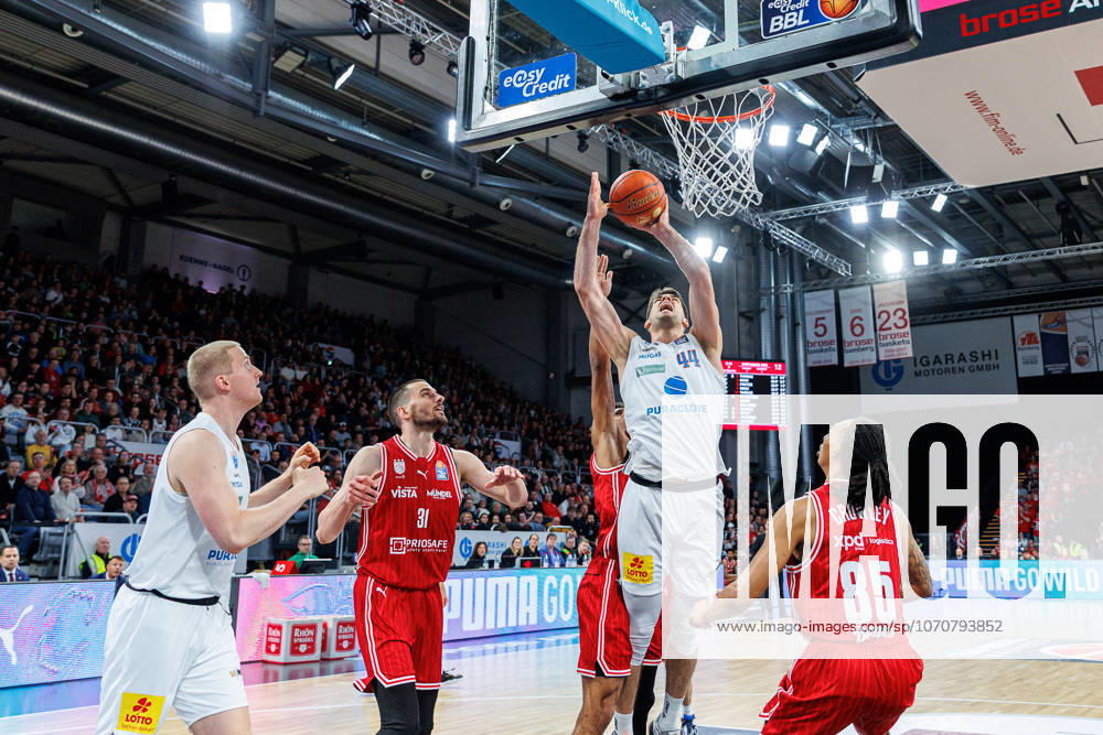 Daniel Keppeler BMA365 Bamberg Baskets, 31 , Demarcus Demonia BMA365 Bamberg Baskets, 08 , Jure Planinic SYNTAINICS MBC, 44 , Austin Crowley BMA365 Bamberg Baskets, 85 , BMA365 Bamberg Baskets vs SYNTAINICS MBC, Basketball, easyCredit BBL, Matchday 13, 30 12 2025 BMA365 Bamberg Baskets vs SYNTAINICS MBC, Basketball, easyCredit BBL, Matchday 13, 30 12 2025 Bamberg