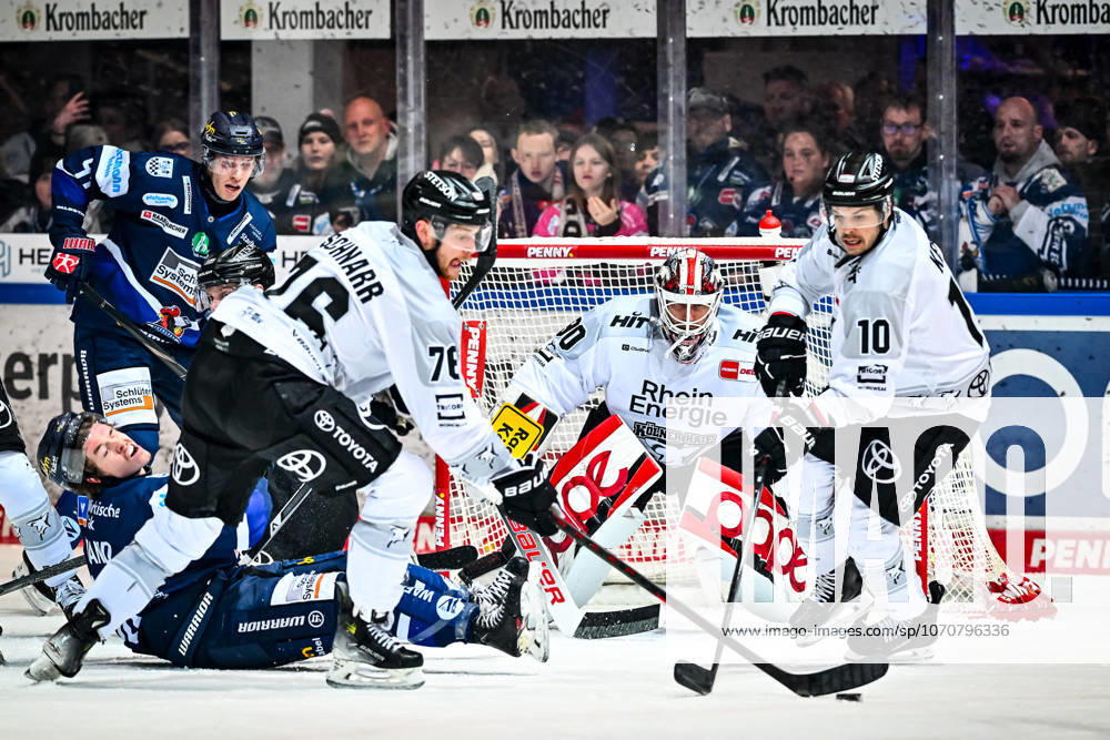 Tyler Boland Iserlohn Roosters, 10 Maximilian Eisenmenger Iserlohn Roosters, 41 Nate Schnarr Kölner Haie, 76 Tanner Kero Kölner Haie, 10 Felix Brückmann Kölner Haie, 90 , GER, Iserlohn Roosters vs Koeler Haie, Ice Hockey, Penny DEL, 34 Matchday, Season 2025 2026, 30 12 2025, GER, Iserlohn Roosters vs Koeler Haie, Ice Hockey, Penny DEL, 34 Matchday, Season 2025 2026, 30 12 2025 Iserlohn