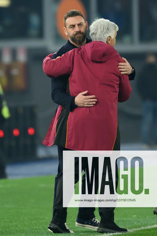 Gian Piero Gasperini, head coach of AS Roma, and Daniele De Rossi, head coach of Genoa CFC, greet each other during the Serie A 2025 2026 football match between AS Roma and Genoa CFC at Stadio Olimpico in Rome (Italy), December 29, 2025. AndreaxStaccioli