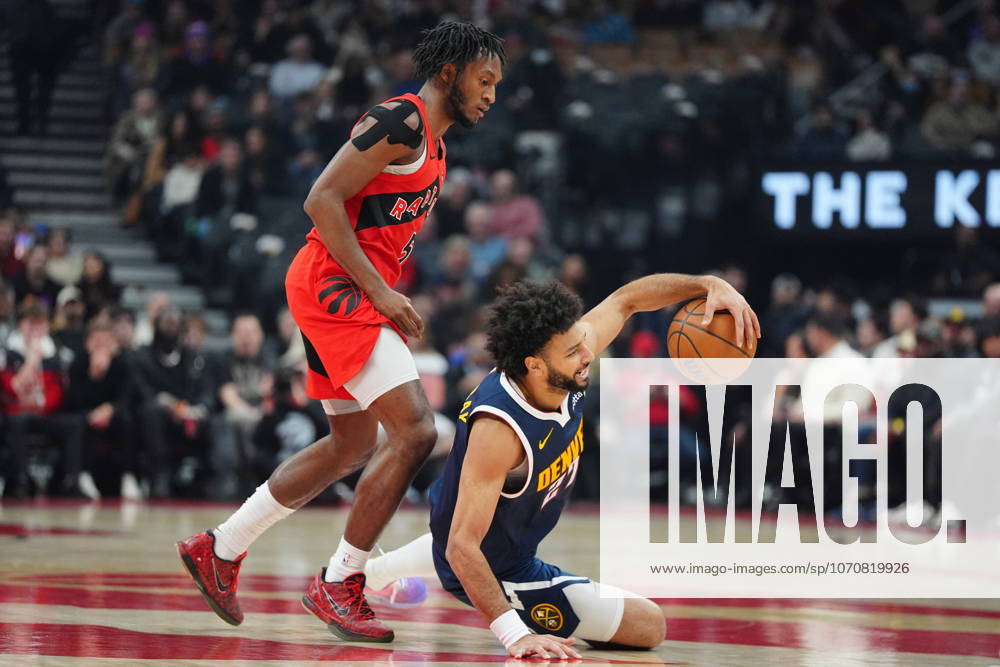 Toronto Raptors guard Immanuel Quickley (5) fouls Denver Nuggets guard Jamal Murray (27) during first half NBA, Basketball Herren, USA action in Toronto on Wednesday December 31, 2025. Canada News - December 31, 2025 - ZUMAc35_ 20251231_zaf_c35_047