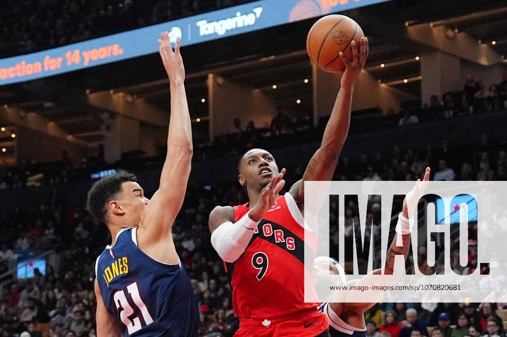 Toronto Raptors forward guard RJ Barrett (9) jumps with the ball towards the basket as Denver Nuggets forward Spencer Jones (21) defends during second half NBA, Basketball Herren, USA action in Toronto on Wednesday December 31, 2025. Canada News - December 31, 2025 - ZUMAc35_ 20251231_zaf_c35_065