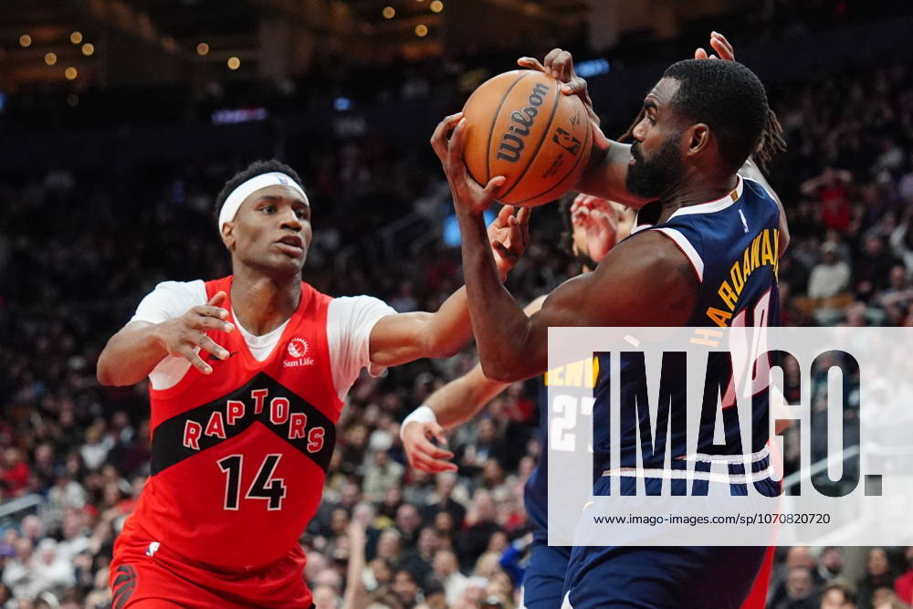 Toronto Raptors guard Ja Kobe Walter (14) battles with Denver Nuggets guard forward Tim Hardaway Jr. (10) for control of the ball during second half NBA, Basketball Herren, USA action in Toronto on Wednesday December 31, 2025. Canada News - December 31, 2025 - ZUMAc35_ 20251231_zaf_c35_068