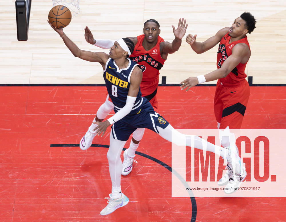 (260101) -- TORONTO, Jan. 1, 2026 -- Peyton Watson (front) of Denver Nuggets goes for a layup during the 2025-2026 NBA, Basketball Herren, USA regular season game between Toronto Raptors and Denver Nuggets in Toronto, Canada, Dec. 31, 2025. (Photo by Xinhua) (SP) CANADA-TORONTO-NBA-NUGGETS VS RAPTORS ZouxZheng