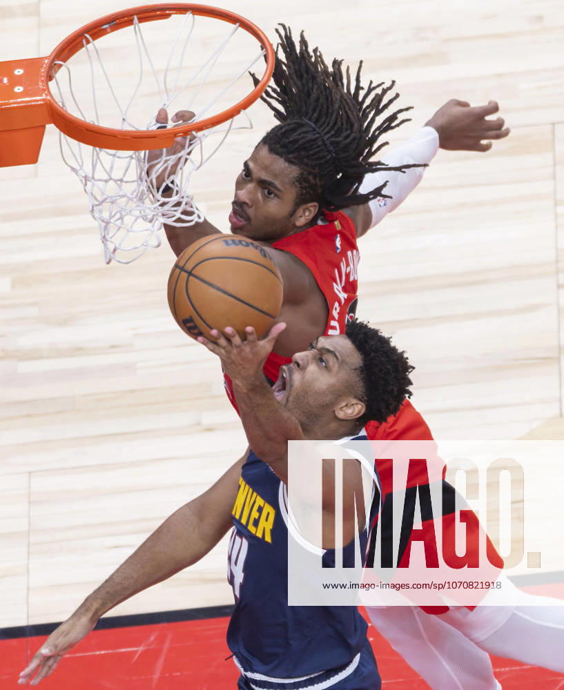 (260101) -- TORONTO, Jan. 1, 2026 -- Jalen Pickett (bottom) of Denver Nuggets goes for a layup during the 2025-2026 NBA, Basketball Herren, USA regular season game between Toronto Raptors and Denver Nuggets in Toronto, Canada, Dec. 31, 2025. (Photo by Xinhua) (SP) CANADA-TORONTO-NBA-NUGGETS VS RAPTORS ZouxZheng