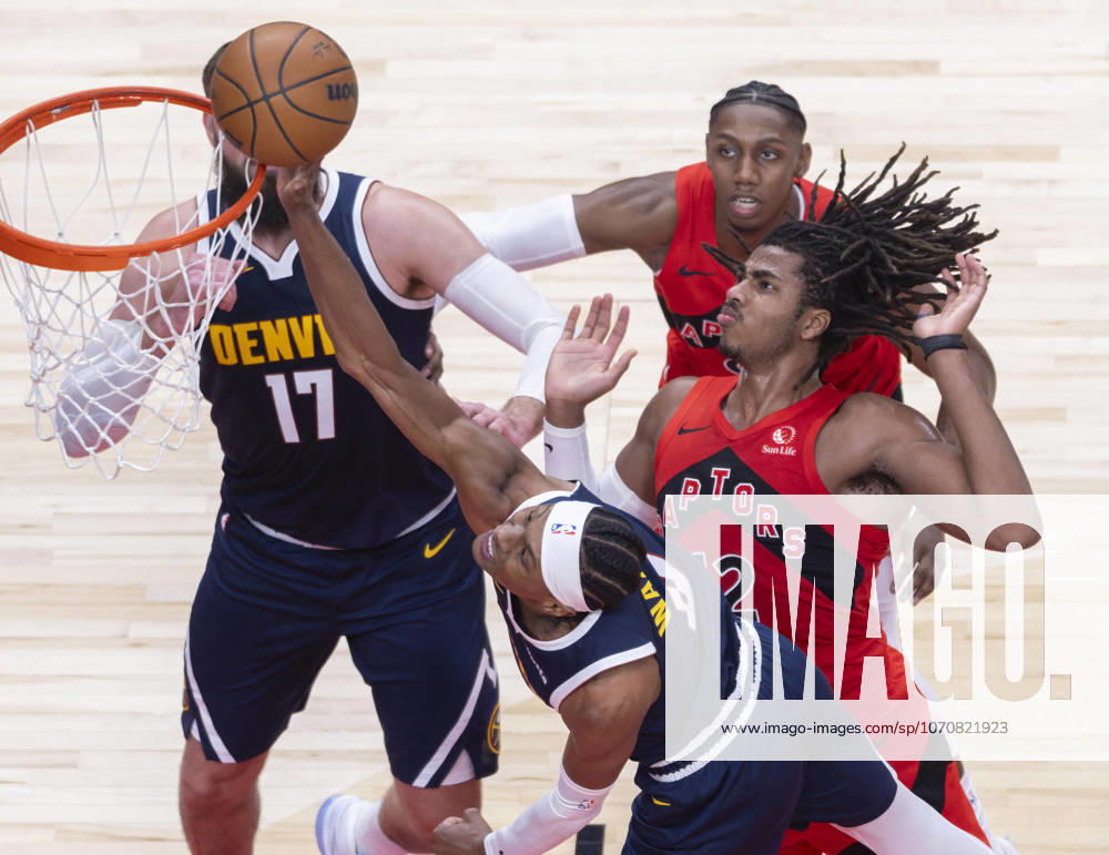 (260101) -- TORONTO, Jan. 1, 2026 -- Peyton Watson (front) of Denver Nuggets dunks during the 2025-2026 NBA, Basketball Herren, USA regular season game between Toronto Raptors and Denver Nuggets in Toronto, Canada, Dec. 31, 2025. (Photo by Xinhua) (SP) CANADA-TORONTO-NBA-NUGGETS VS RAPTORS ZouxZheng