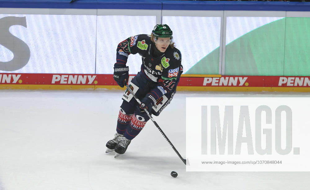 Korbinian Geibel single picture clipping action sport ice hockey penny DEL German Ice Hockey League 35 matchday season 2025 2026 02 01 2026 EHC Eisbären Berlin EBB vs Löwen Frankfurt