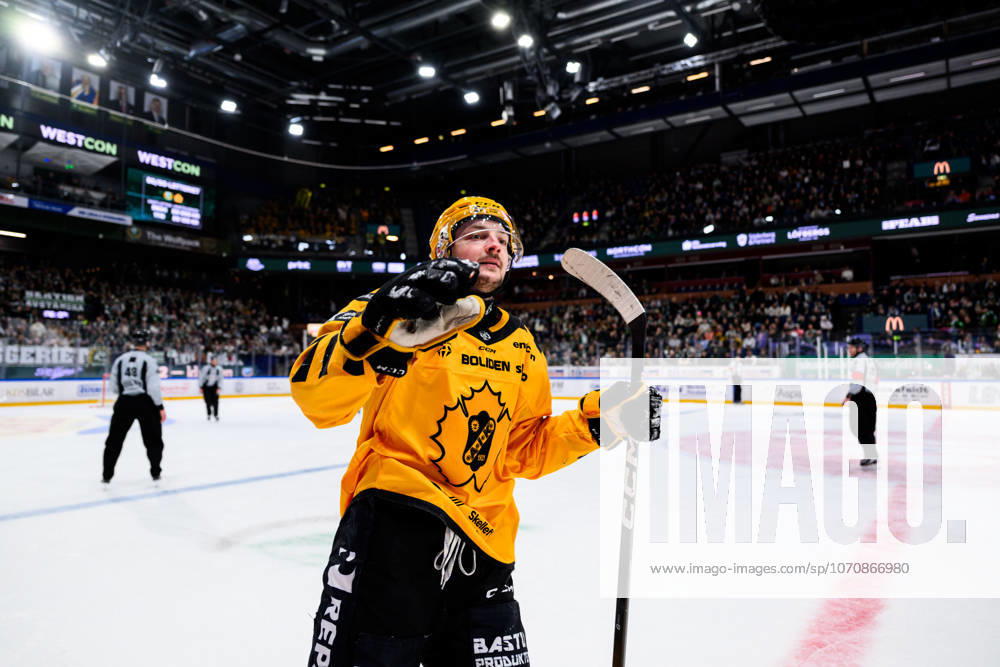 Skellefteas Oliver Okuliar cheers after 2 6 during the ice hockey match in SHL between Färjestad and Skelleftea on January 3, 2026 in Karlstad