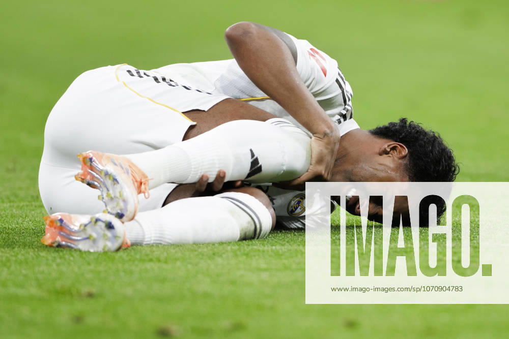 LA LIGA EA Sports - Real Madrid vs Real Betis MADRID, SPAIN - January 4:Rodrygo goes of Real Madrid is injured during the La Liga 2025 26 match between Real Madrid and Real Betis at Santiago Bernabeu Stadium. (Photo by Guille Martinez f22photo) Madrid Santiago Bernabeu Stadium Spain