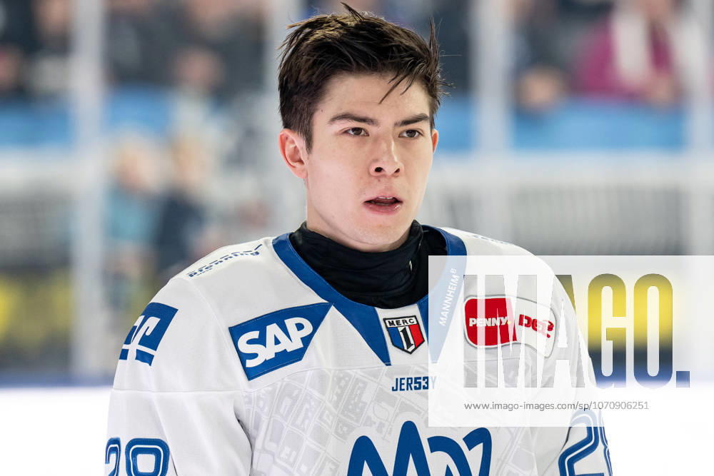 Alexander Ehl Adler Mannheim, 28 in the Starting Six Portrait Portrait GER, EHC Red Bull Muenchen vs Adler Mannheim, Ice Hockey, DEL, Matchday 36, Season 2025 2026, 04 01 2026 GER, EHC Red Bull Muenchen vs Adler Mannheim, Ice Hockey, DEL, Matchday 36, Season 2025 2026, 04 01 2026 Muenchen