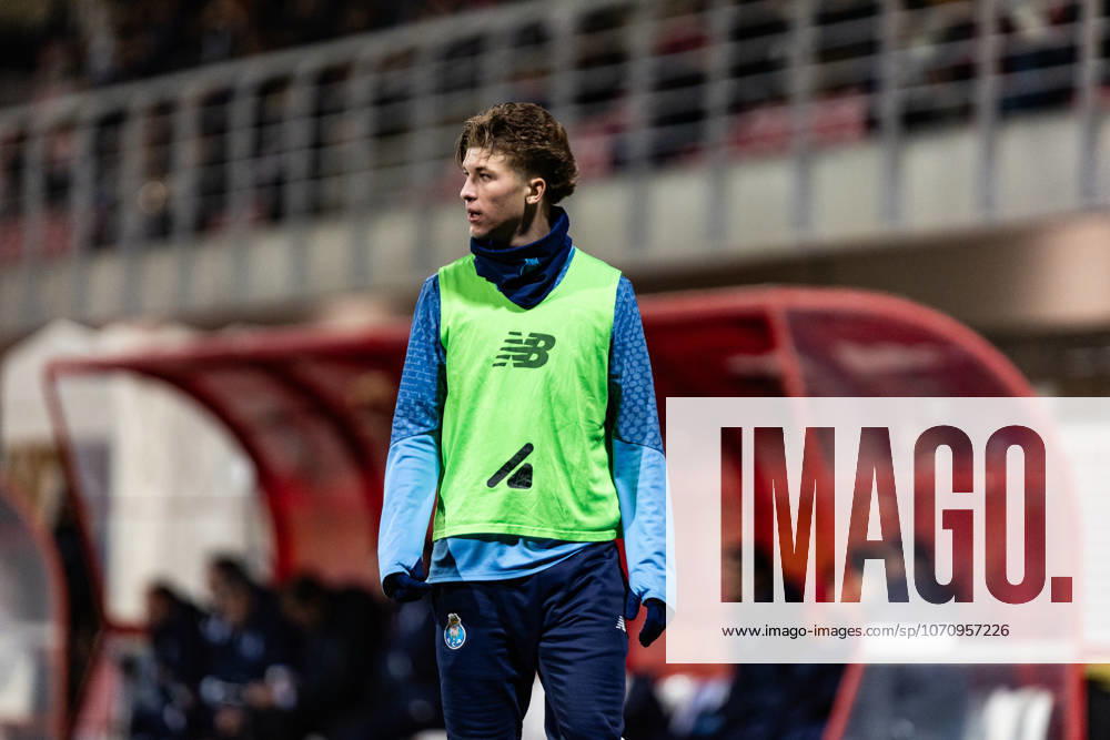 Bernardo Lima of FC Porto B looks on during the Liga Portugal Meu Super match between SL Benfica B and FC Porto B at Benfica Campus on December 22, 2025 in Lisbon, Portugal. Seixal Portugal - ZUMAp267 20260105_zsp_p267_076
