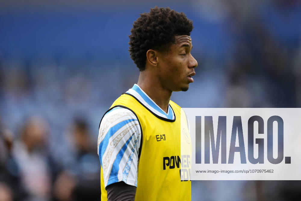 SS Lazio v SSC Napoli - Serie A David Neres right winger of Napoli and Brazil during the warm-up before the Serie A match between SS Lazio and SSC Napoli at Stadio Olimpico on January 4, 2026 in Rome, Italy. Rome Italy