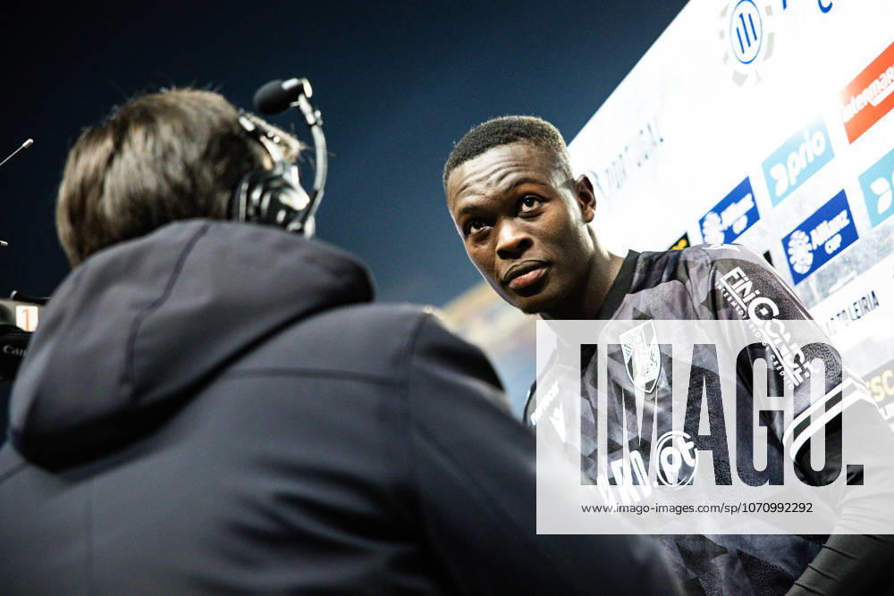 Alioune Ndoye of Vitoria SC looks on after the Allianz Cup semi finals match between Sporting CP and Vitoria SC at Estadio Dr. Magalhaes Pessoa on January 6, 2026 in Leiria, Portugal. Leiria Portugal - ZUMAp267 20260106_zsp_p267_135