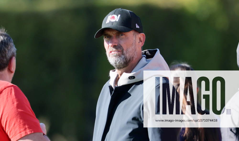 Almancil, 05.01.2026, Hotel Conrad Algarve Trainingsareal The Campus, Fussball, Trainingscamp von Bundesligist RB Leipzig in Vorbereitung auf die Rückrunde der Saison 2025 26. , Im Bild; Jürgen Klopp ( Head of Global Soccer, Red Bull) ,