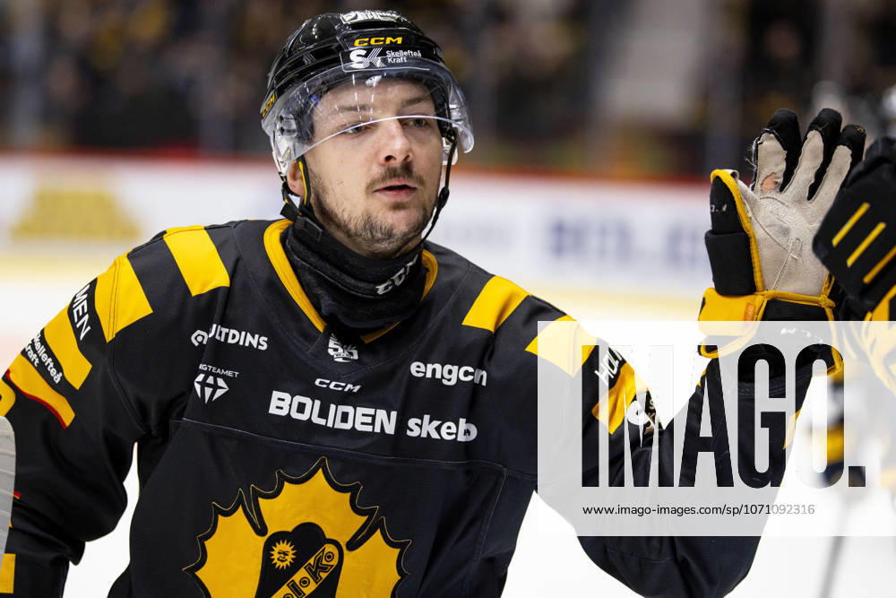 Skellefteas Oliver Okuliar celebrates after 3 0 during the ice hockey match in SHL between Skelleftea and Växjö on January 10, 2026 in Skelleftea
