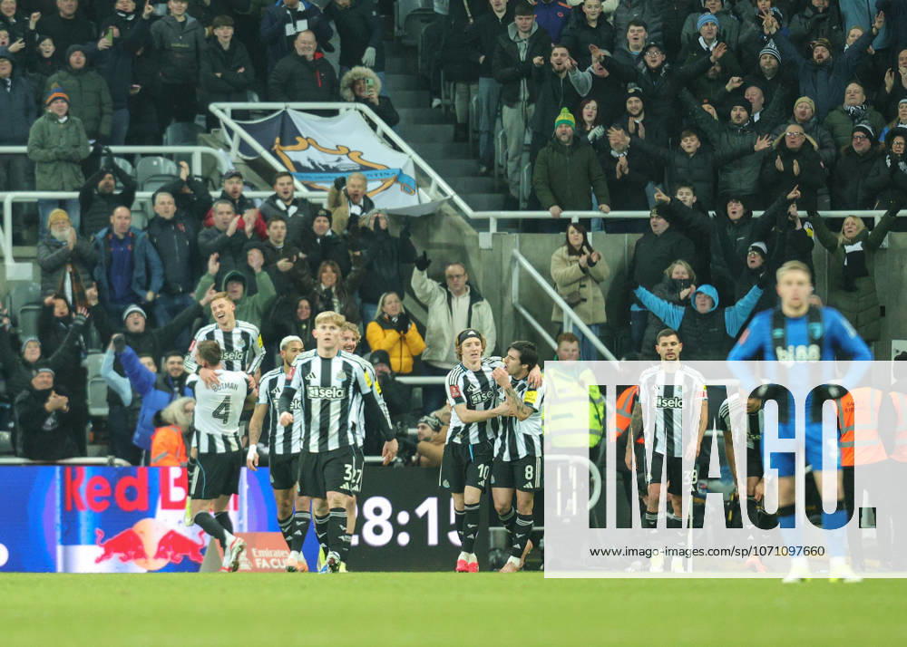 Emirates FA Cup Third Round Newcastle United v Bournemouth Harvey Barnes of Newcastle United celebrates his goal to make it 3-2 during the Emirates FA Cup Third Round match Newcastle United vs Bournemouth at St. James s Park, Newcastle, United Kingdom, 10th January 2026 (Photo by Richard Bierton News Images) Newcastle St. James s Park Tyne and Wear United Kingdom