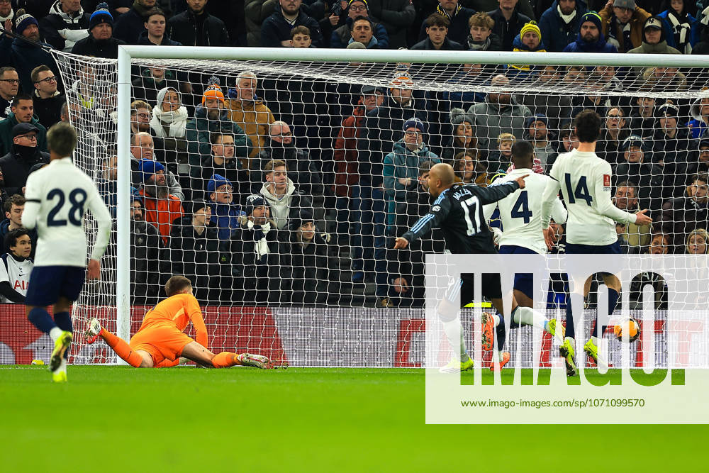 Tottenham Hotspur v Aston Villa, FA Cup, 3rd Round GOAL Aston Villa Midfielder Emi Buendia 10 makes it 0-1 during the FA Cup match between Tottenham Hotspur and Aston Villa at Tottenham Hotspur Stadium, London, UK on 10 January 2026. Editorial use only DataCo restrictions apply See www.football-dataco.com ,