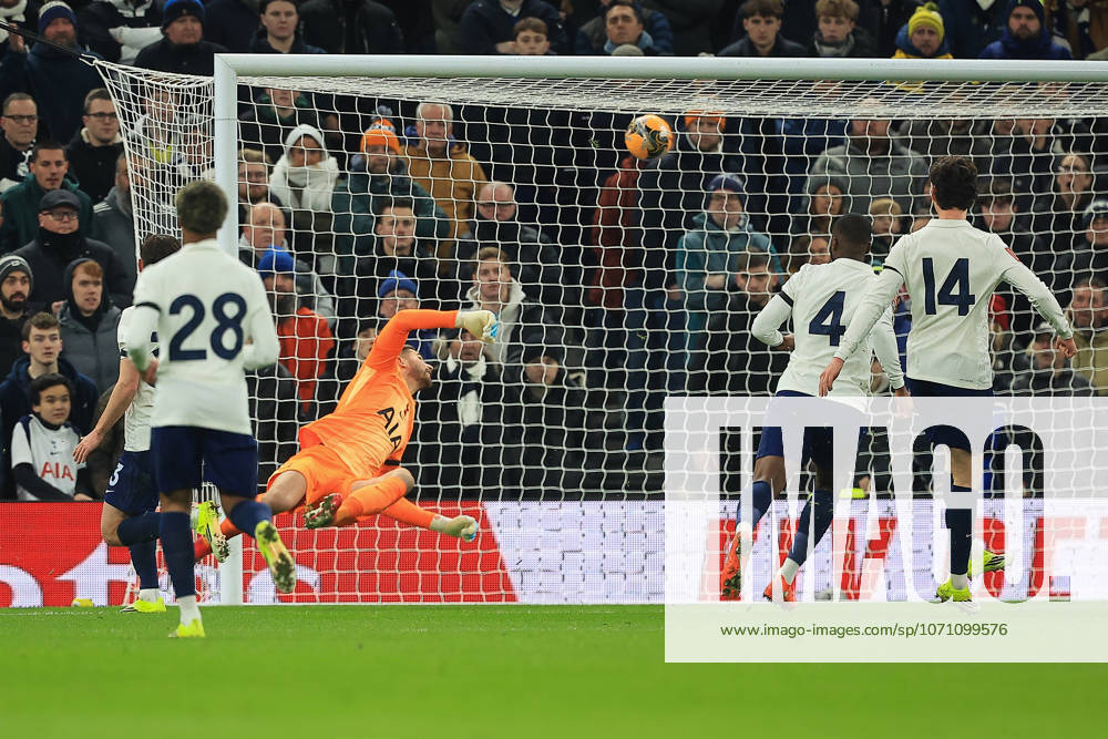Tottenham Hotspur v Aston Villa, FA Cup, 3rd Round GOAL Aston Villa Midfielder Emi Buendia 10 makes it 0-1 during the FA Cup match between Tottenham Hotspur and Aston Villa at Tottenham Hotspur Stadium, London, UK on 10 January 2026. Editorial use only DataCo restrictions apply See www.football-dataco.com ,