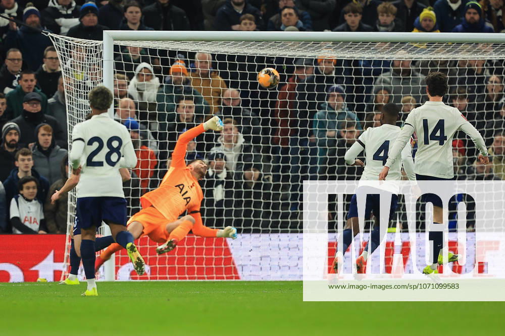 Tottenham Hotspur v Aston Villa, FA Cup, 3rd Round GOAL Aston Villa Midfielder Emi Buendia 10 makes it 0-1 during the FA Cup match between Tottenham Hotspur and Aston Villa at Tottenham Hotspur Stadium, London, UK on 10 January 2026. Editorial use only DataCo restrictions apply See www.football-dataco.com ,