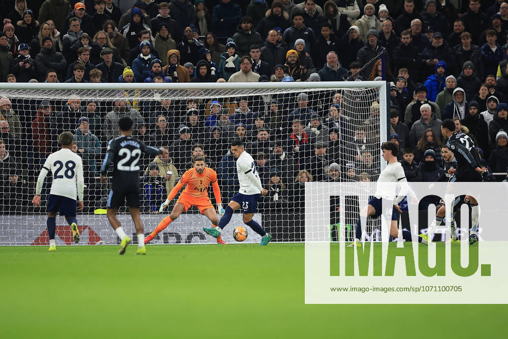 Tottenham Hotspur v Aston Villa, FA Cup, 3rd Round GOAL Aston Villa Midfielder Morgan Rogers 27 makes it 0-2 during the FA Cup match between Tottenham Hotspur and Aston Villa at Tottenham Hotspur Stadium, London, UK on 10 January 2026. Editorial use only DataCo restrictions apply See www.football-dataco.com ,