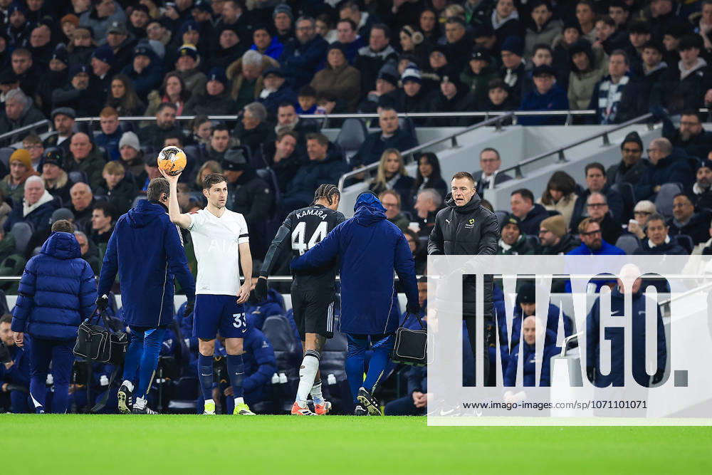 Tottenham Hotspur v Aston Villa, FA Cup, 3rd Round INJURY Aston Villa Midfielder Boubacar Kamara 44 walks off the pitch during the FA Cup match between Tottenham Hotspur and Aston Villa at Tottenham Hotspur Stadium, London, UK on 10 January 2026. Editorial use only DataCo restrictions apply See www.football-dataco.com ,