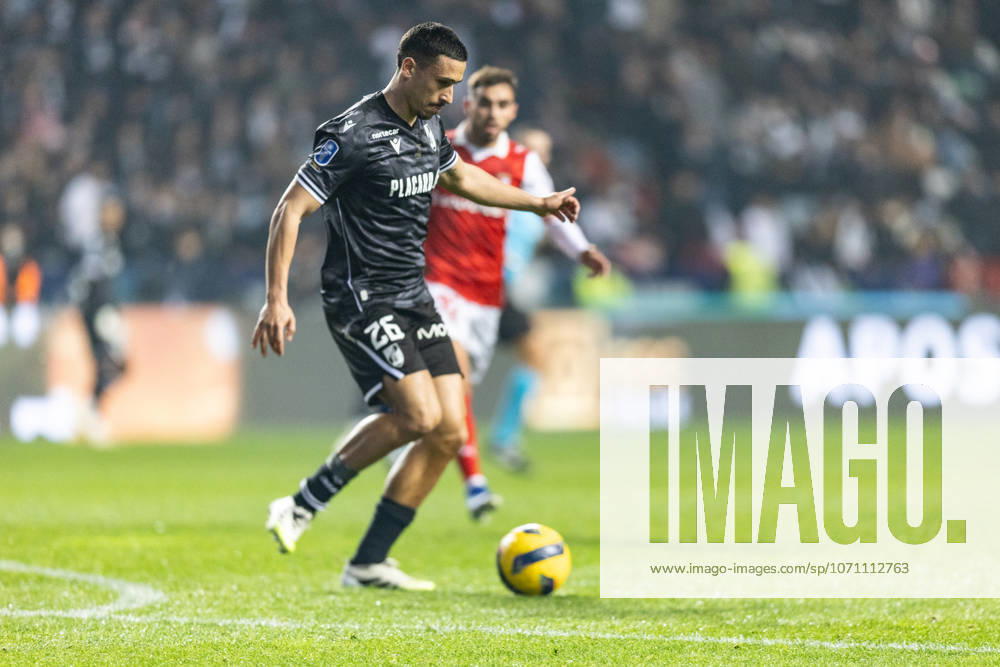 Rodrigo Abascal of Vitoria Guimaraes SC in action during the Allianz Cup Final match between Vitoria Guimaraes SC and SC Braga at Estadio Dr. Magalhaes Pessoa on January 10, 2026 in Leiria, Portugal. Leiria Portugal - ZUMAp267 20260110_zsp_p267_125