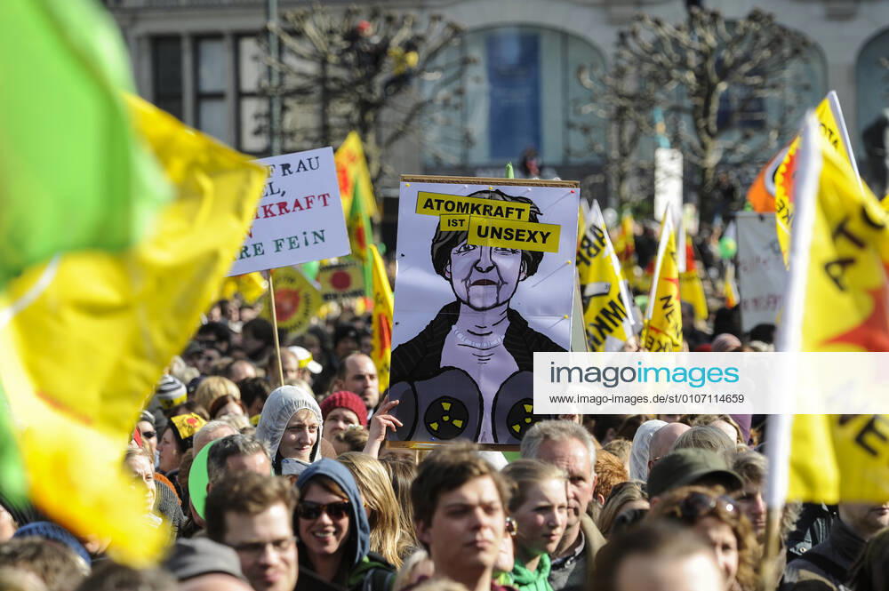 DEUTSCHLAND, Hamburg, DEMO fuer Atomausstieg nach Havarie im AKW Fukushima in Japan, Plakat mit Bild der Bundeskanzlerin Angela Merkel mit Schriftzug Atomkraft ist unsexy Hamburg Germany