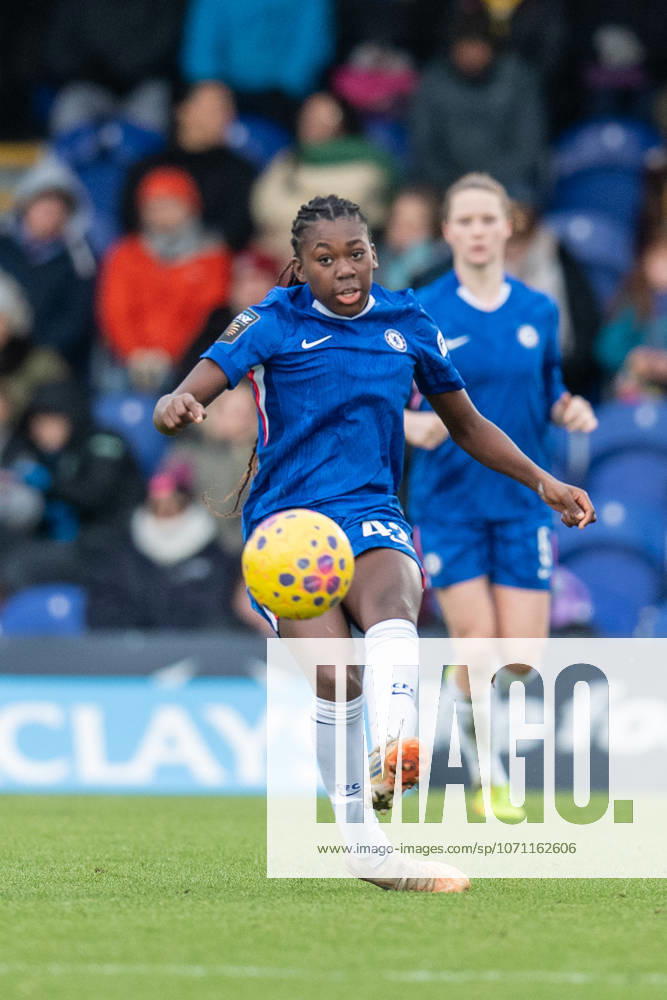 Chloe Sarwie of Chelsea plays a pass during the Women s Super League match between Chelsea Women and West Ham United Women at the Kingsmeadow Stadium, Kingston, England on 11 January 2026.