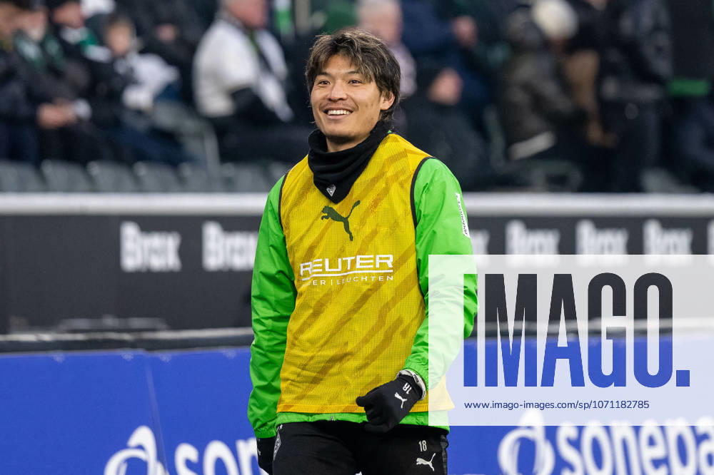 Shuto Machino Borussia Moenchengladbach, 18 on the way to warming up Borussia Moenchengladbach vs FC Augsburg, Football, 1 Bundesliga, Matchday 16, Season 2025 2026, 11 01 2026 DFL DFB Regulations prohibit any use of Photographs as image sequences and or Quasivideo GER, Borussia Moenchengladbach vs FC Augsburg, Football, 1 Bundesliga, Matchday 16, Season 2025 2026, 11 01 2026 Moenchengladbach