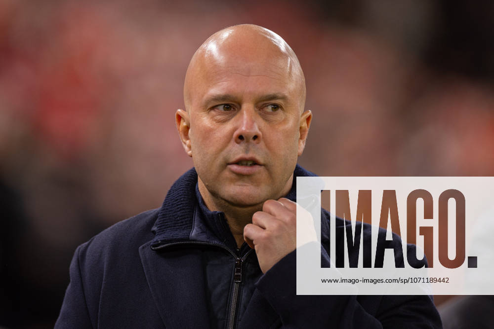 Football - FA Cup - 3rd Round - Liverpool FC v Barnsley FC LIVERPOOL, ENGLAND - Monday, January 12, 2026: Liverpool s head coach Arne Slot before the FA Cup 3rd Round match between Liverpool FC and Barnsley FC at Anfield. (Photo by David Rawcliffe Propaganda) LIVERPOOL Anfield MERSEYSIDE ENGLAND