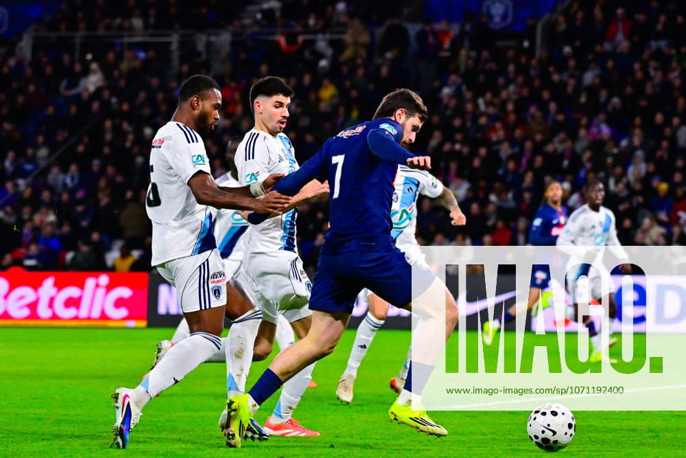 Khvicha Kvaratskhelia ( PSG ) during the French Cup match between Paris Saint Germain and Paris Football Club at Parc Des Princes on January 12 , 2026 in Paris, France. ( Photo by Federico Pestelini PsnewZ ) -
