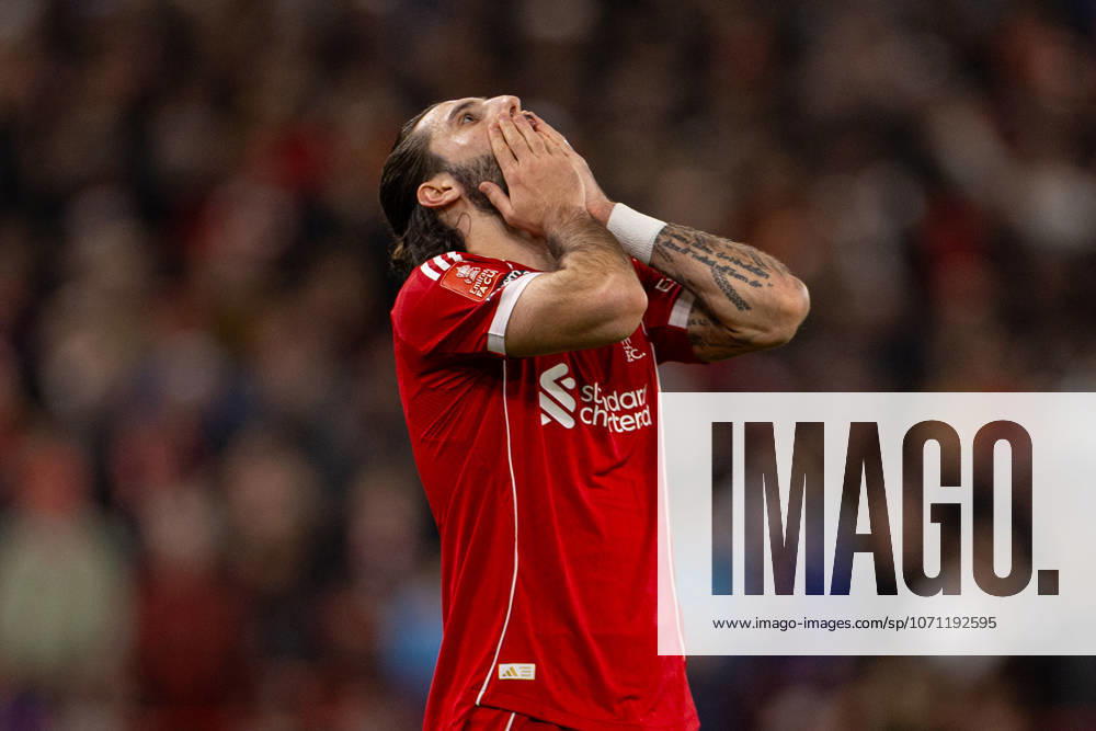 Football - FA Cup - 3rd Round - Liverpool FC v Barnsley FC LIVERPOOL, ENGLAND - Monday, January 12, 2026: Liverpool s Dominik Szoboszlai during the FA Cup 3rd Round match between Liverpool FC and Barnsley FC at Anfield. (Photo by David Rawcliffe Propaganda) LIVERPOOL Anfield MERSEYSIDE ENGLAND