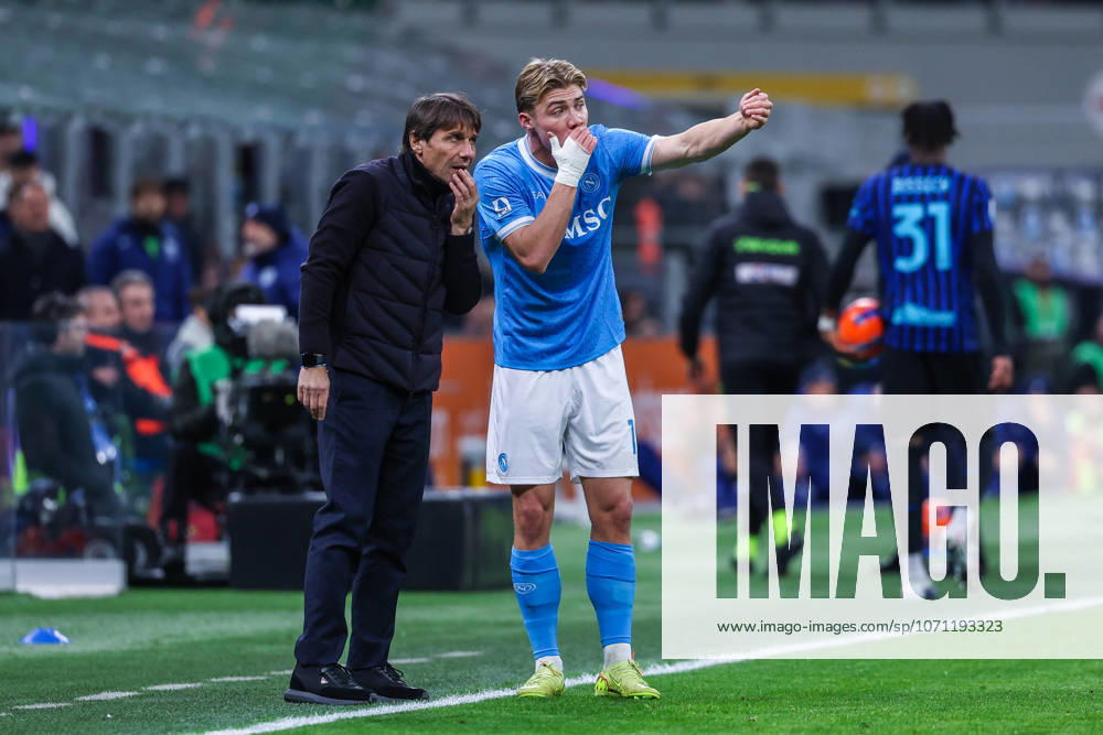 FC Internazionale vs SSC Napoli Serie A 2025 26 11 01 2026 Antonio Conte Head Coach of SSC Napoli talks to Rasmus Winther Hojlund of SSC Napoli during Serie A 2025 26 football match between FC Internazionale and SSC Napoli at San Siro Stadium in Milan