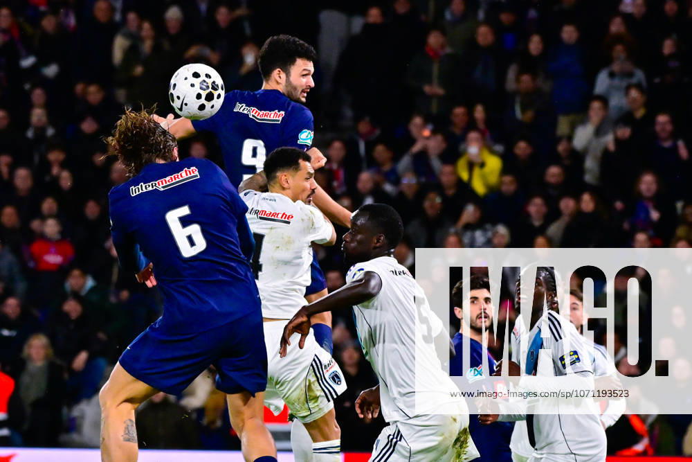 Goncalo Ramos ( PSG ) and Illia Zabarnyi ( PSG ) during the French Cup match between Paris Saint Germain and Paris Football Club at Parc Des Princes on January 12 , 2026 in Paris, France. ( Photo by Federico Pestelini PsnewZ ) -
