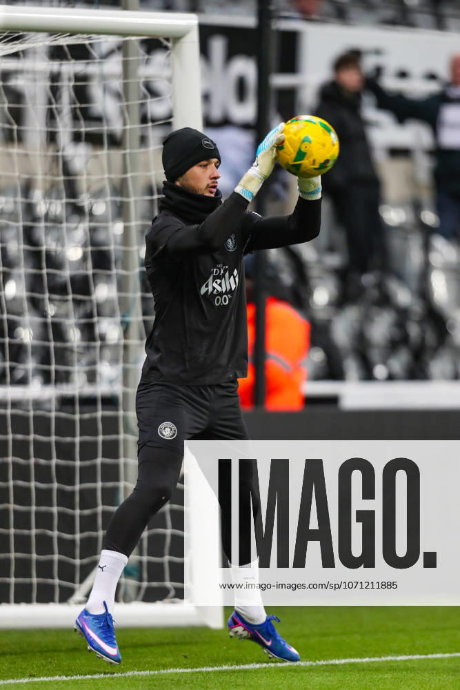 Newcastle United v Manchester City, Carabao Cup James Trafford Of Manchester City warms up during the Newcastle United v Manchester City Carabao Cup Semi Final First Leg match at St. James Park, Newcastle Upon Tyne, England on 13 January 2026 Credit: Lee Keuneke Every Second Media Editorial use only. All images are copyright Every Second Media Limited. No images may be reproduced without prior permission. All rights reserved. Premier League and Football League images are subject to licensing agreements with Football DataCo Limited. see https: www.football-dataco.com