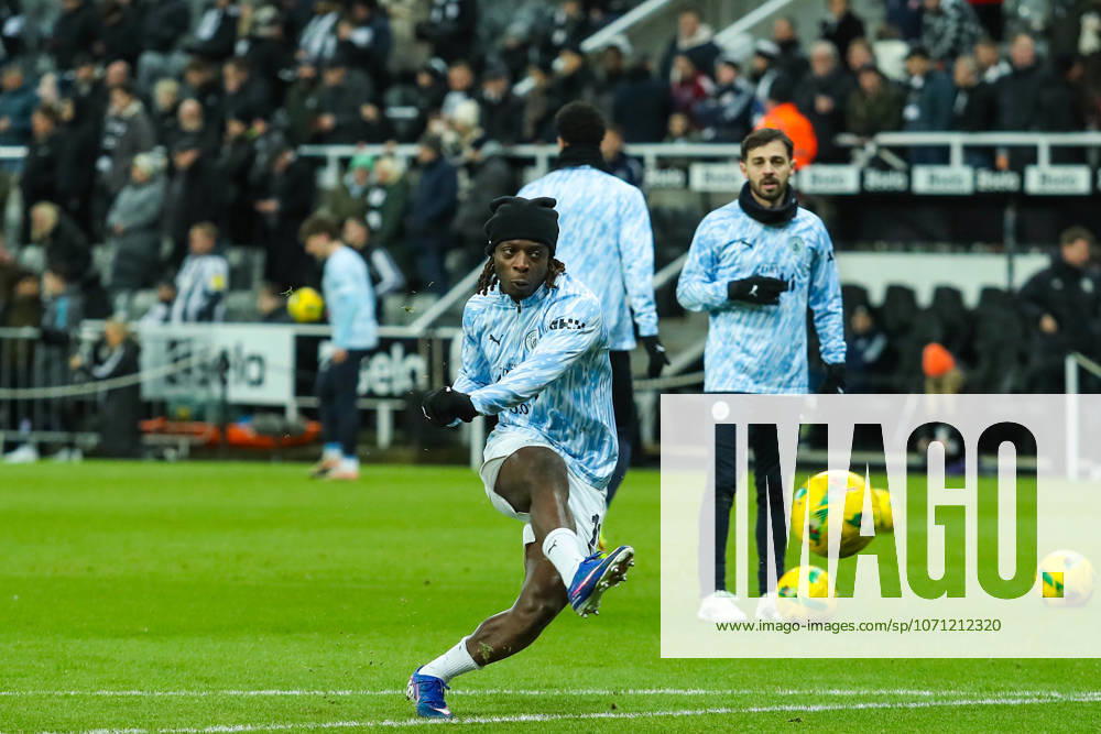 Newcastle United v Manchester City, Carabao Cup Jà rà my Doku Of Manchester City warms up during the Newcastle United v Manchester City Carabao Cup Semi Final First Leg match at St. James Park, Newcastle Upon Tyne, England on 13 January 2026 Credit: Lee Keuneke Every Second Media Editorial use only. All images are copyright Every Second Media Limited. No images may be reproduced without prior permission. All rights reserved. Premier League and Football League images are subject to licensing agreements with Football DataCo Limited. see https: www.football-dataco.com