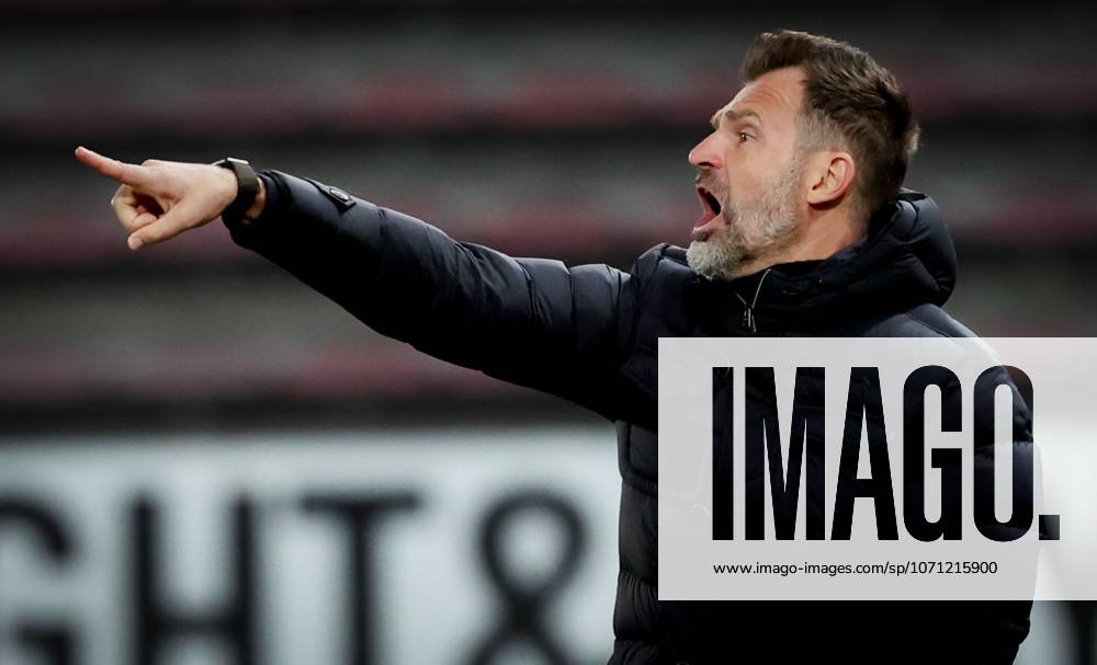 Club s head coach Ivan Leko gestures during a soccer game between Sporting Charleroi vs Club Brugge, in the 1 4 final of the Croky Cup Belgian cup, Tuesday 13 January 2026 in Charleroi. VIRGINIExLEFOUR x155691595x