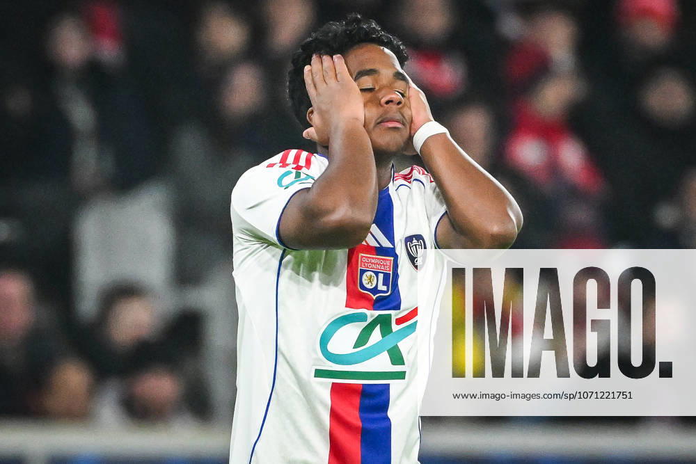 Villeneuve-D ascq, France, France: Endrick FELIPE MOREIRA DE SOUSA of Lyon looks dejected during the French Cup match between Lille OSC (LOSC) and Olympique Lyonnais (OL) at Pierre Mauroy Stadium on January 11, 2026 in Villeneuve-d Ascq near Lille, France. Villeneuve-D ascq France - ZUMAm308 20260111_zsp_m308_031