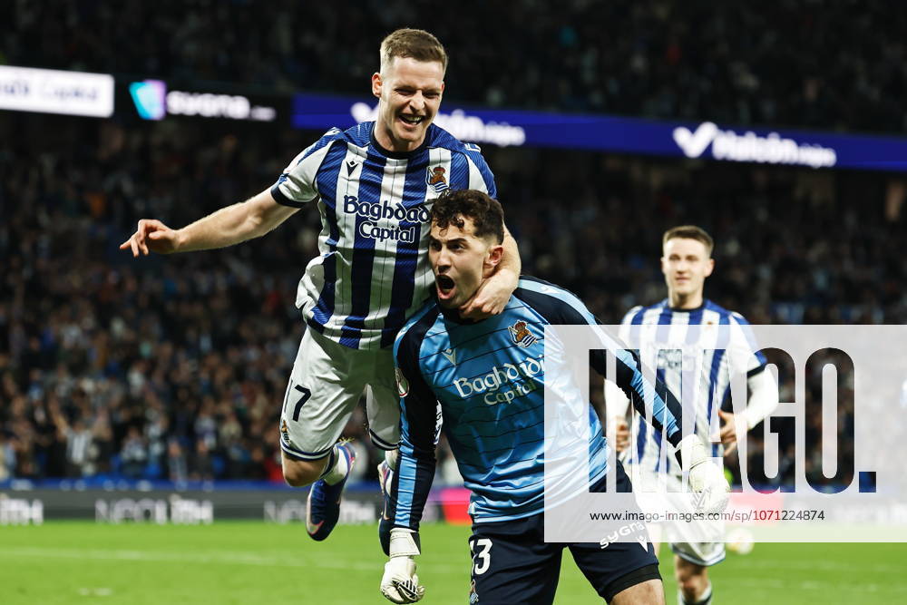 (L-R) Sergio Gomez, Unai Marrero (Sociedad), JANUARY 13, 2026 - Football Soccer : Sergio Gomez and Unai Marrero celebrate after winning Spanish Copa del Rey Mapfre 4th round match between Real Sociedad - CA Osasuna at the Estadio de Anoeta in San Sebastian, Spain. Noxthirdxpartyxsales aflo_316025383